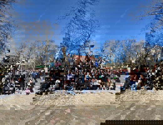 Teamfoto van medewerkers van Attractiepark De Waarbeek seizoen 2025